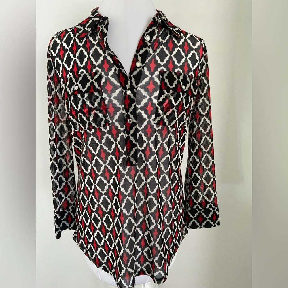 INC SIZE MEDIUM BLOUSE
IN LIKE NEW CONDITION.